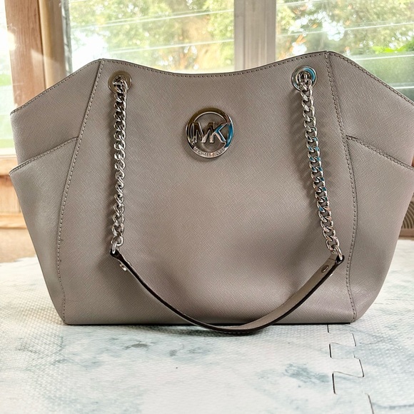 Michael Kors Gray Jet Set Bag - Picture 2 of 8